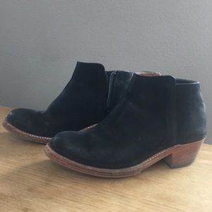 Adelante Shoe Co. Black Leather ankle Booties SZ 8